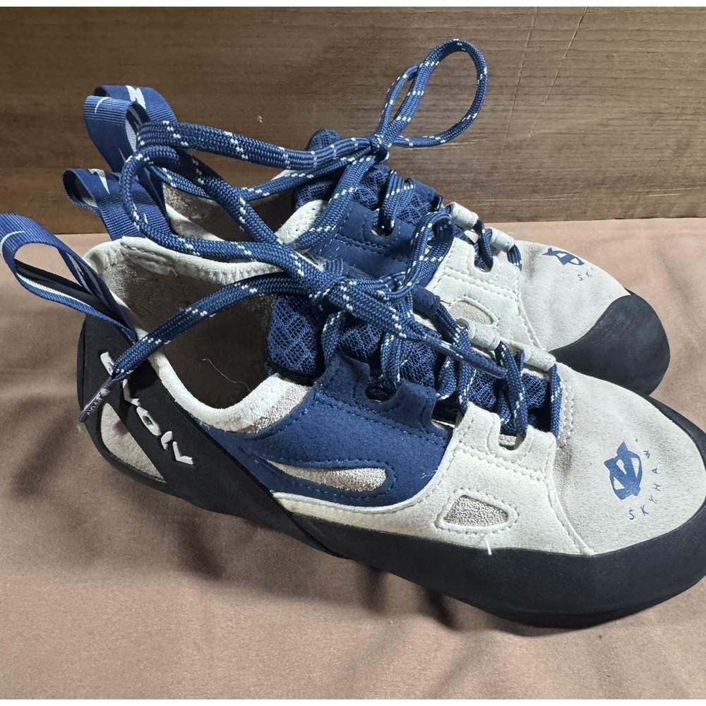 Evolv Skyhawk Climbing Shoes Womens US 8 EU 39 Lace Up Leather Trax Rubber
